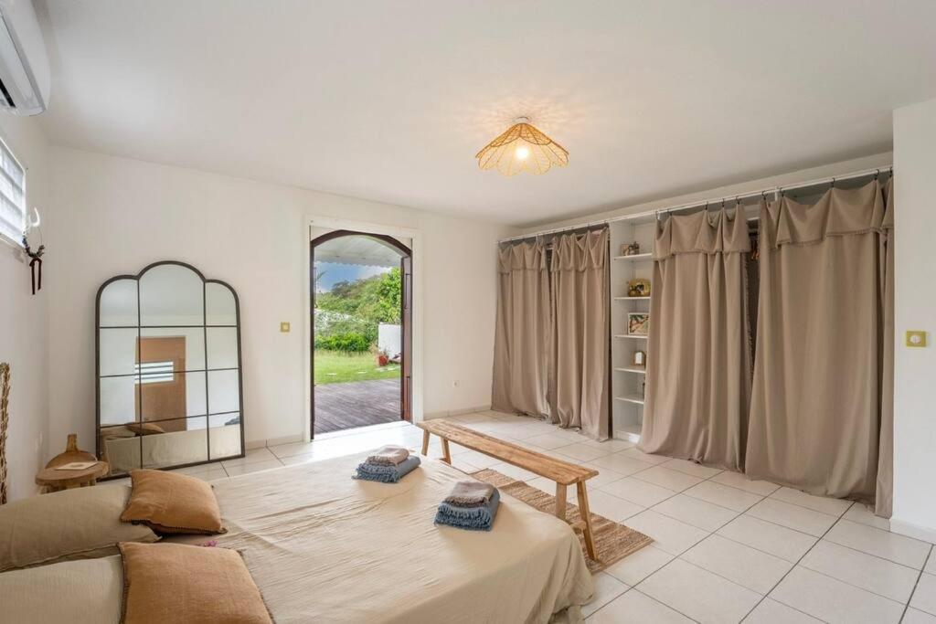 Spacieuse Villa Corossol Avec Piscine Et Jeux Exterieurs Le Gosier  Eksteriør billede