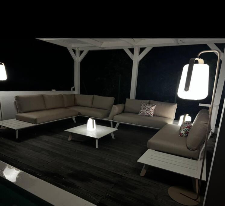 Spacieuse Villa Corossol Avec Piscine Et Jeux Exterieurs Le Gosier  Eksteriør billede
