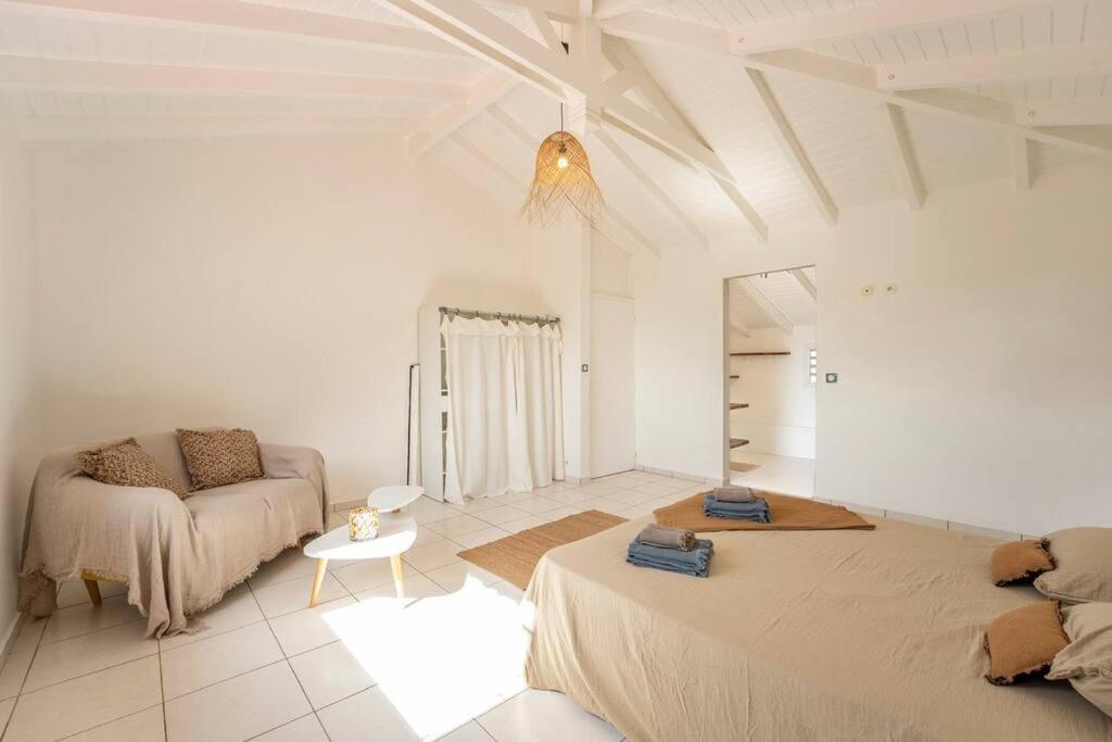 Spacieuse Villa Corossol Avec Piscine Et Jeux Exterieurs Le Gosier  Eksteriør billede
